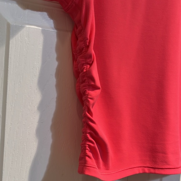 ❤️SOLD❤️Lululemon All It Takes Short Sleeve Shirt Nulu in Lip Gloss Colour - Picture 2 of 9